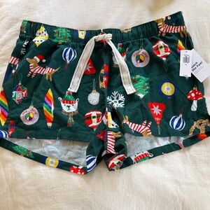 Old Navy Women’s Dark Green Holiday Print Pajama Shorts